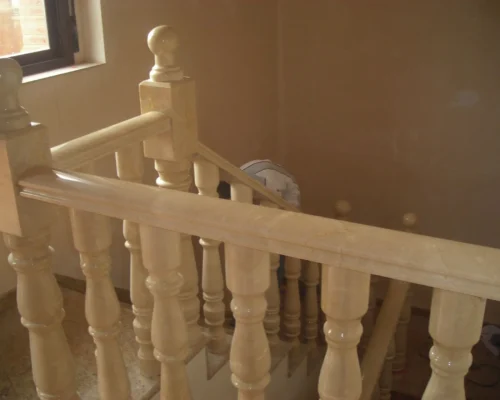 Balaustrada+de+marmol+Crema+Marfil+para+escaleras+(1)-1920w