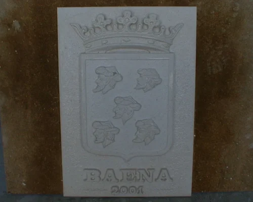 Escudo+de+Baena+tallado+a+mon-1920w