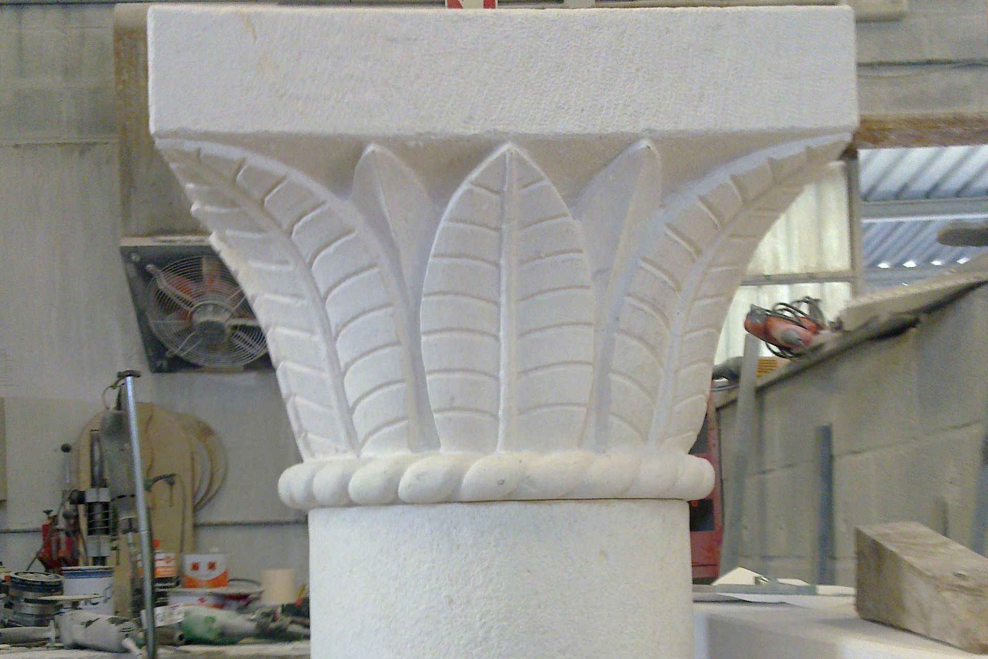 Capitel+tallado+en+piedra+caliza+pra+el+parqie+arqueologico+de+Toreparedones(enlazara+con+Trabajos-Restauración+y+canteria)-1920w